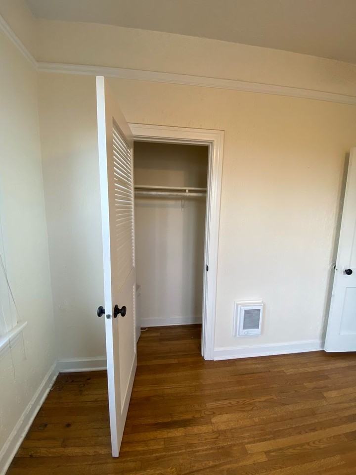 Regal Manor - Photo 7 of 24