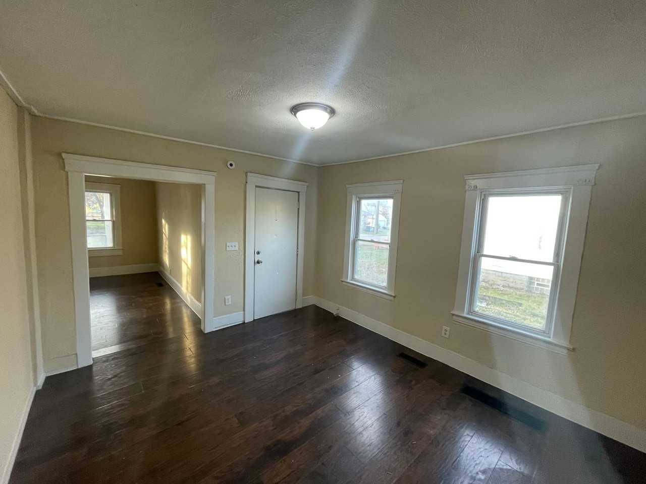 119 E 32nd St - Photo 3 of 30