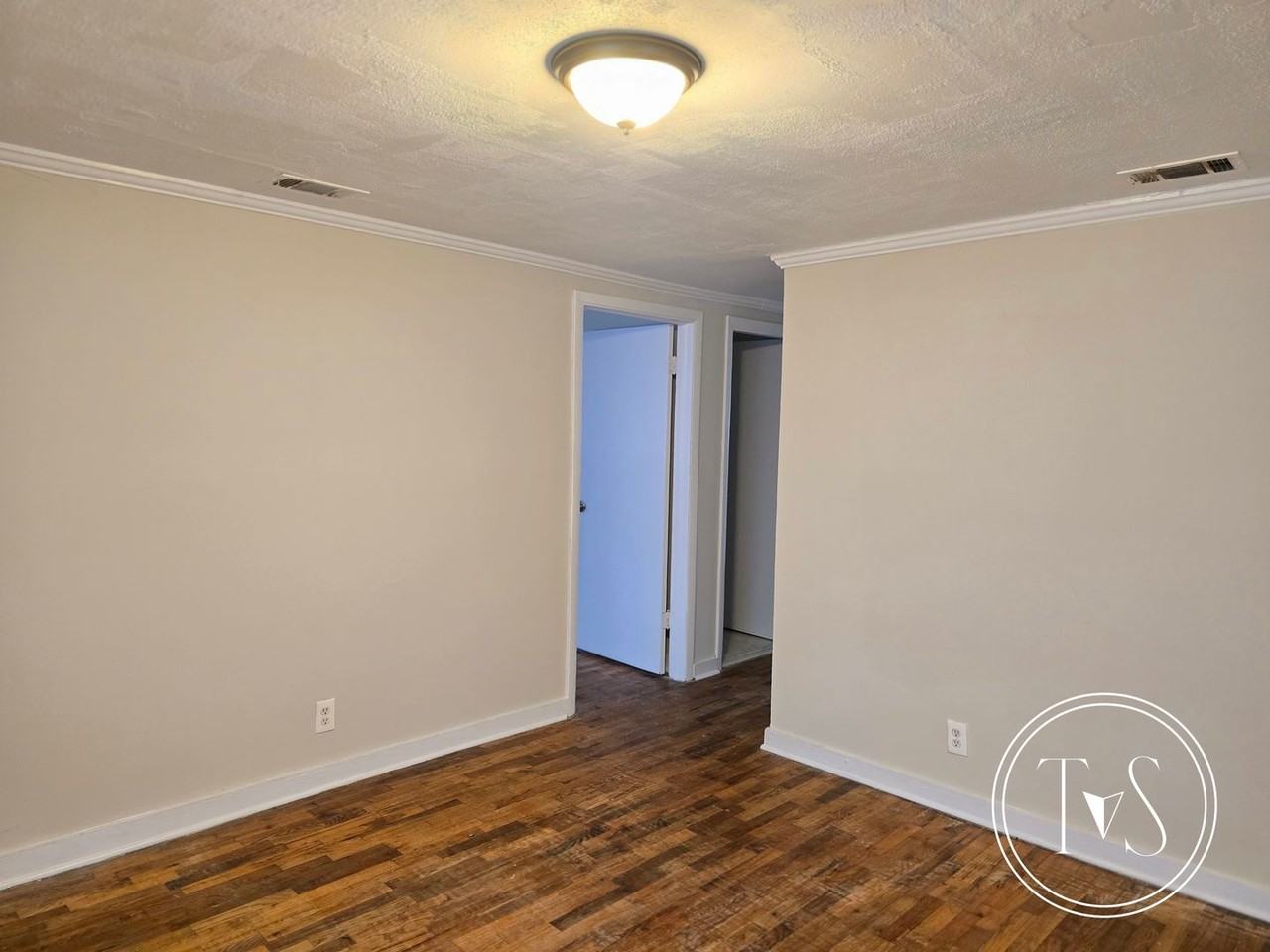 39 Lissner Ave - Photo 4 of 18