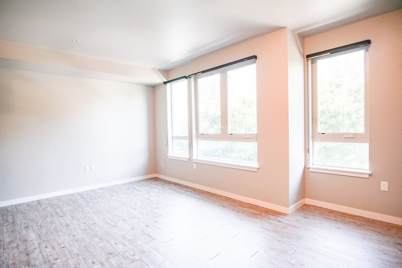 411 Southeast 14th Avenue #202 - Photo 4 of 14