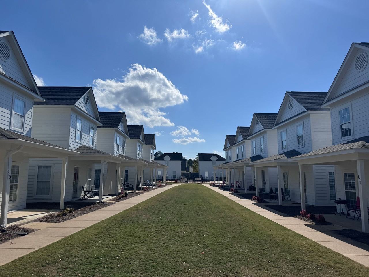 Mondrian Place - Photo 2 of 43