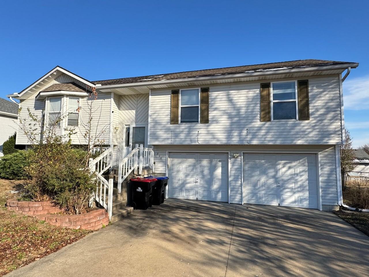 711 Hallbrooke Drive