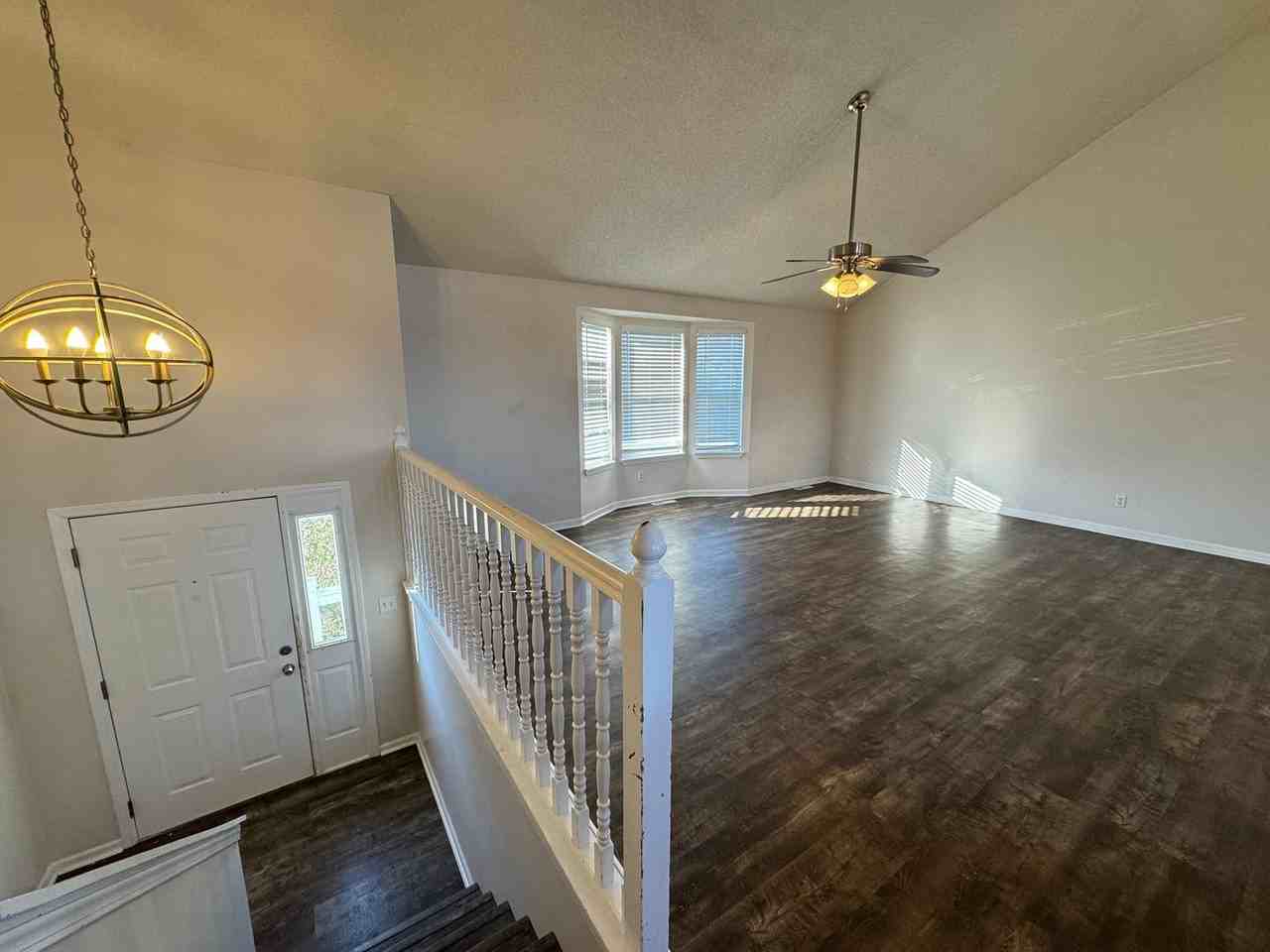 711 Hallbrooke Dr - Photo 4 of 14