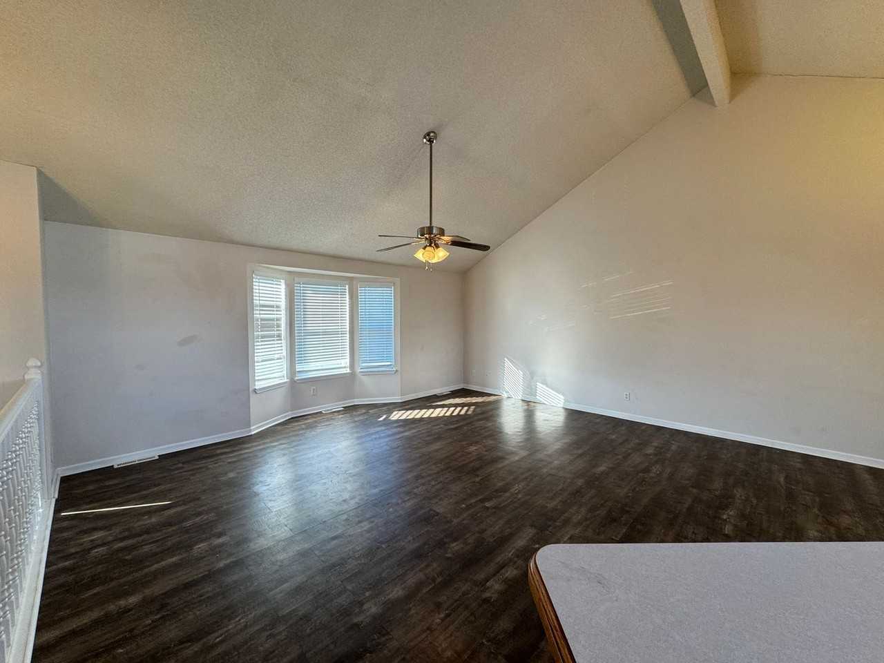 711 Hallbrooke Dr - Photo 3 of 14