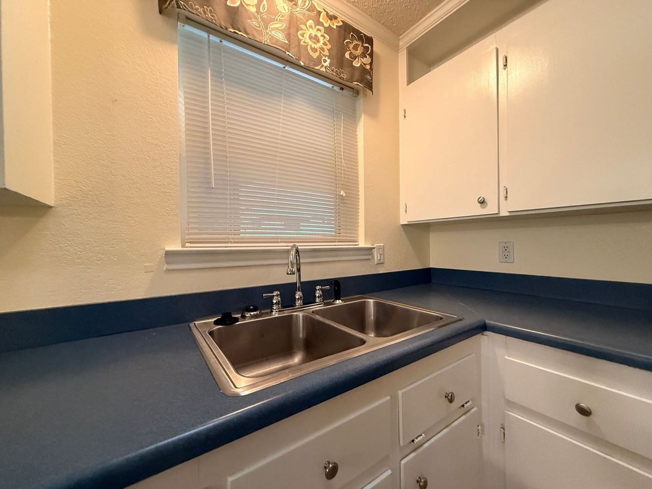 605 East Jasper Drive - Photo 5 of 22