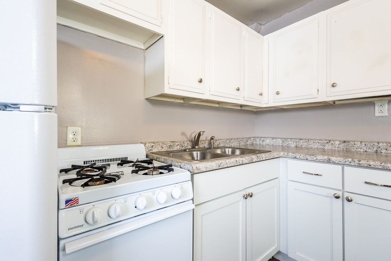 814 S 27th Street - Photo 6 of 25