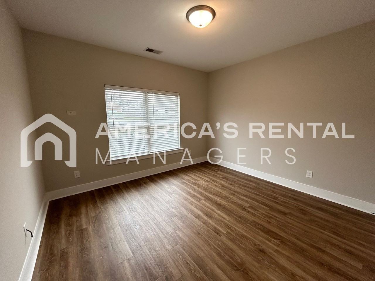 14682 Griffin St - Photo 4 of 36