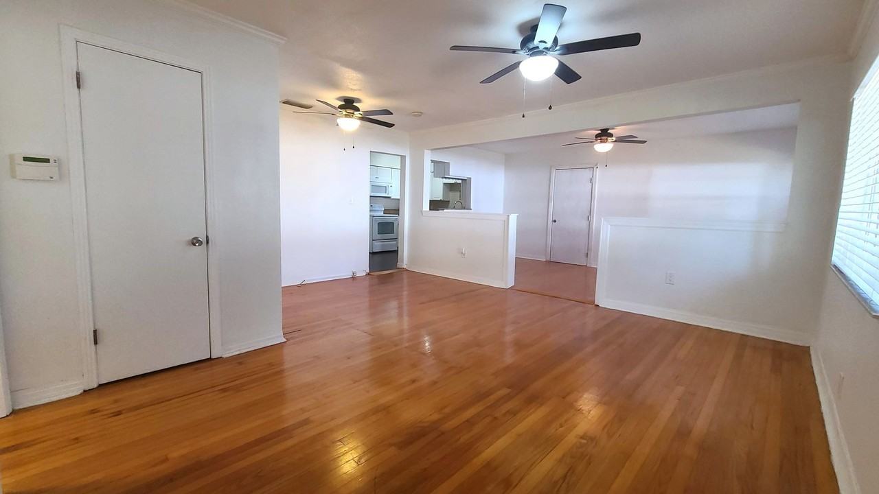 3146 Waverly Avenue - Photo 2 of 22