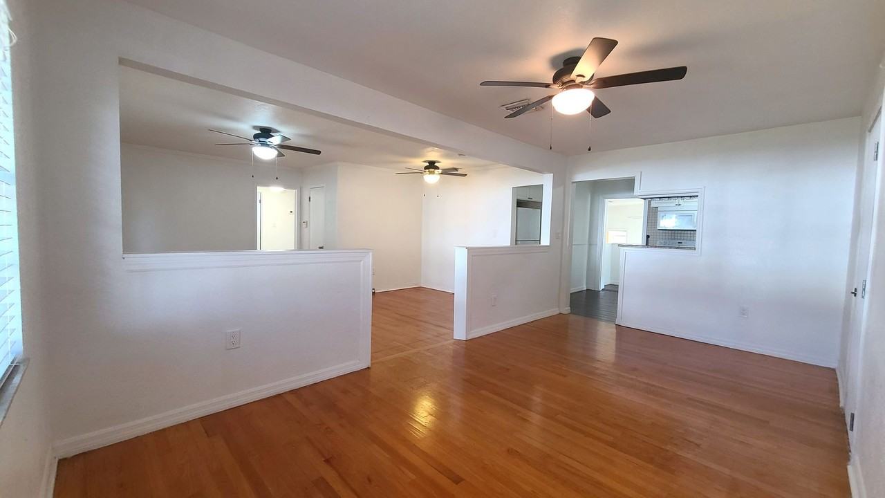 3146 Waverly Avenue - Photo 3 of 22