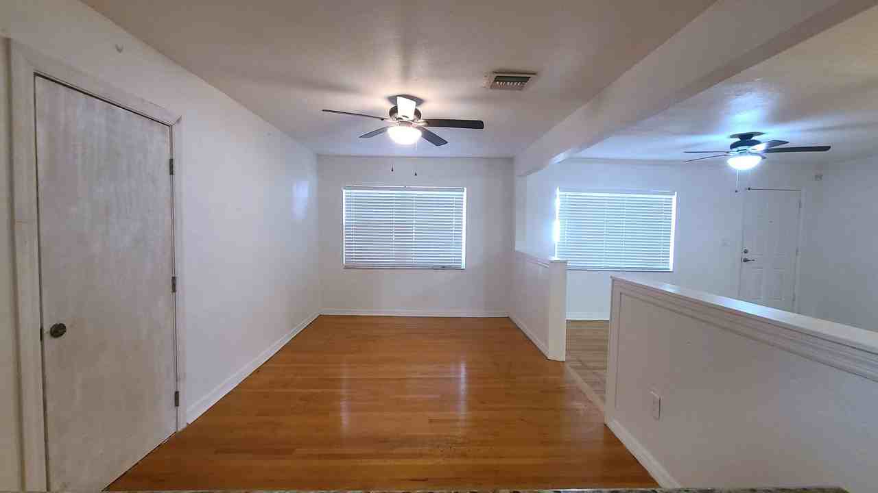 3146 Waverly Avenue - Photo 4 of 22