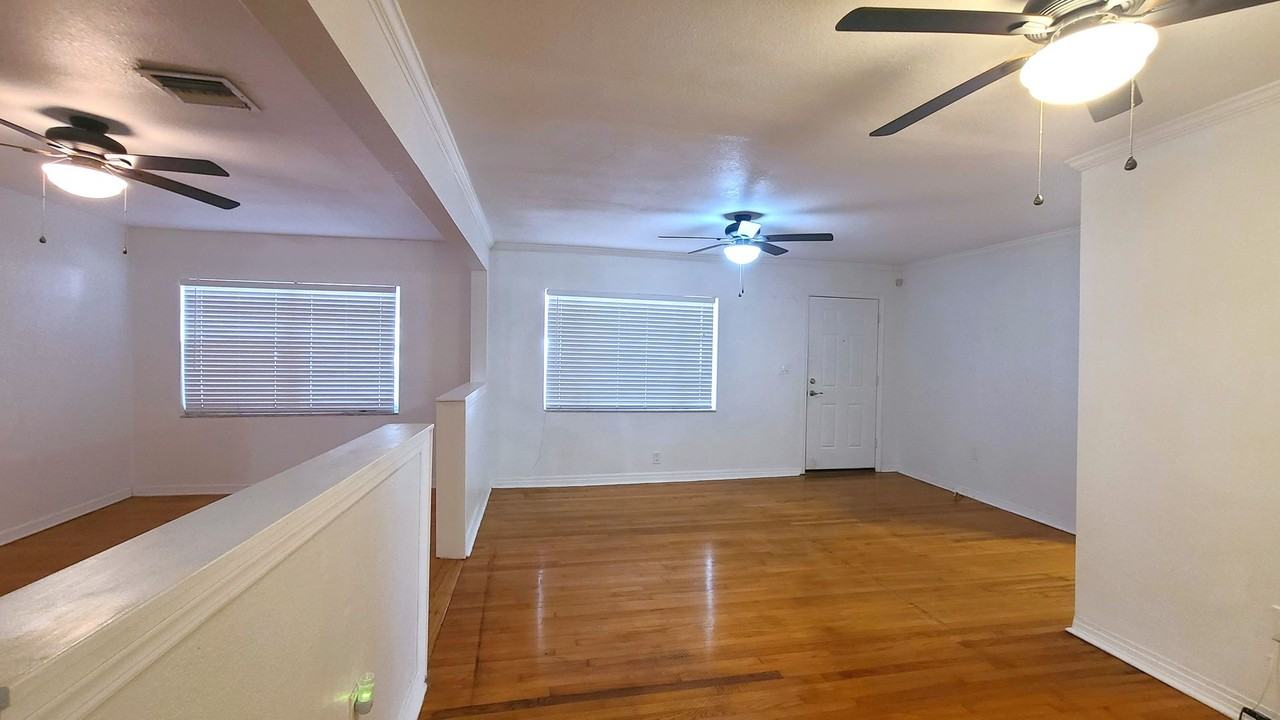 3146 Waverly Avenue - Photo 5 of 22