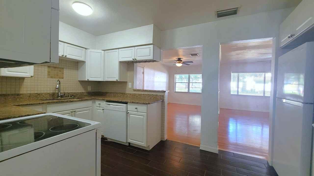 3146 Waverly Avenue - Photo 7 of 22