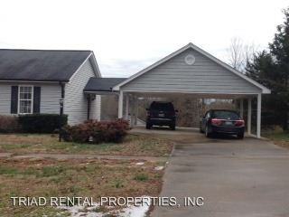 1555 Southmont Dr - Photo 3 of 5
