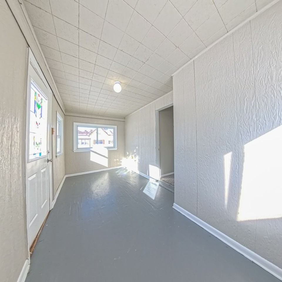 302 East Dunham Avenue - Photo 2 of 18