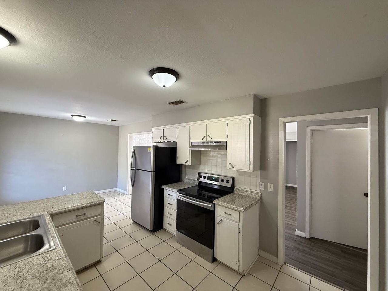 3128 Sunset Dr - Photo 3 of 15