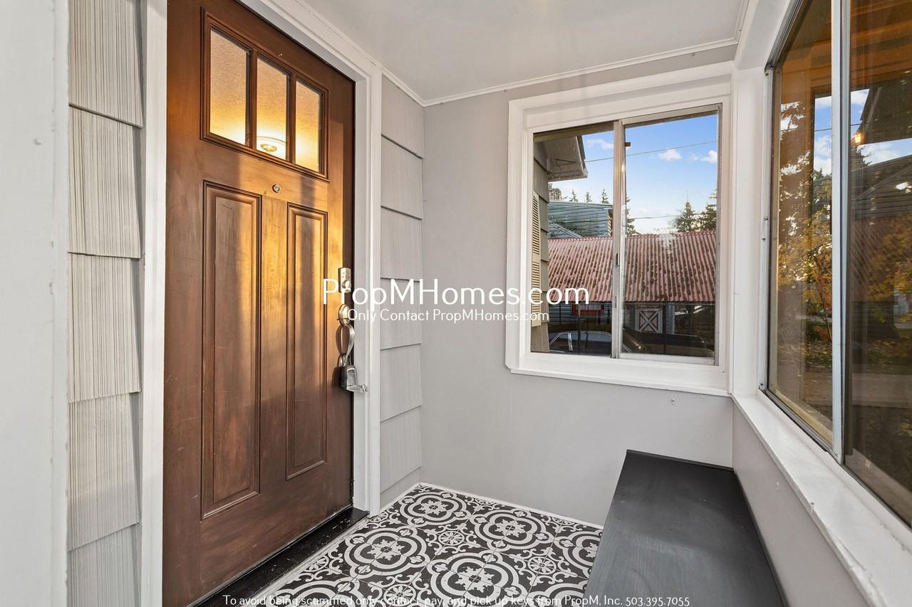 114 Southeast 126th Avenue - Photo 2 of 25