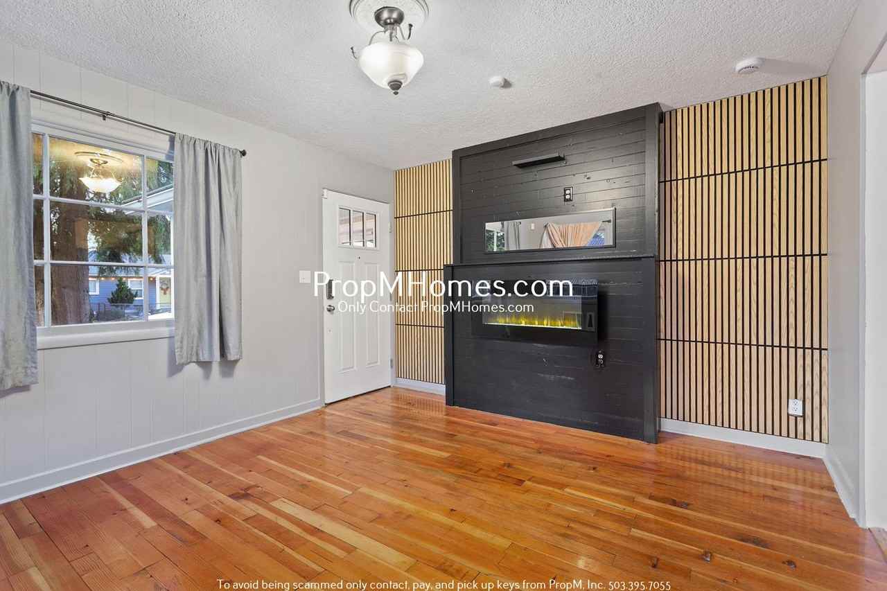 114 Southeast 126th Avenue - Photo 3 of 25