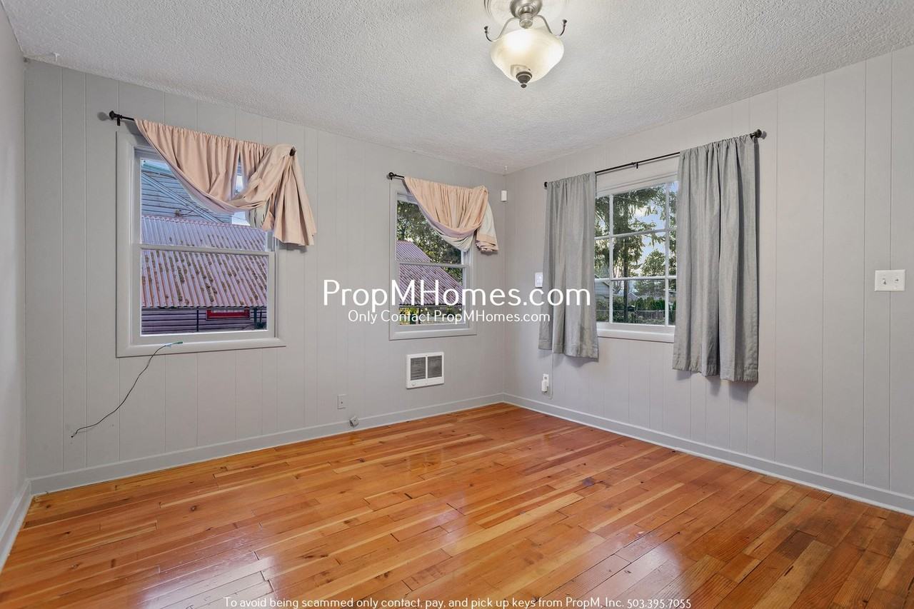 114 Southeast 126th Avenue - Photo 4 of 25