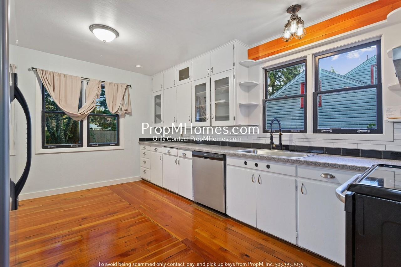 114 Southeast 126th Avenue - Photo 6 of 25