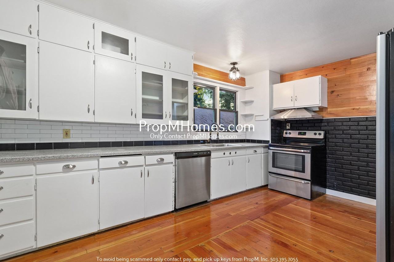 114 Southeast 126th Avenue - Photo 7 of 25