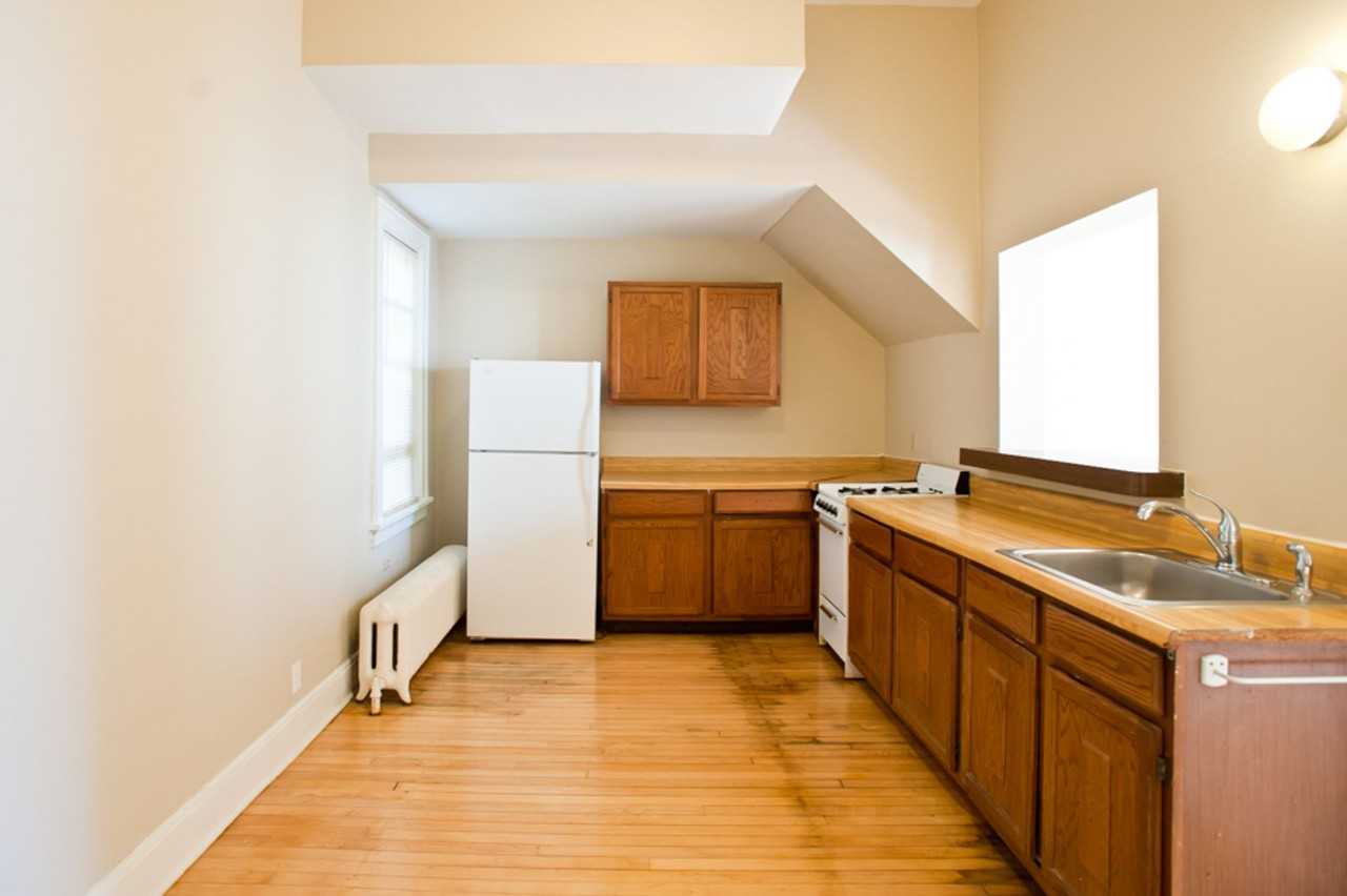Spacious 2BR on Milwaukee’s Lower East Side – $1,395/mo | Heat Included + Free Laundry - Photo 6 of 17