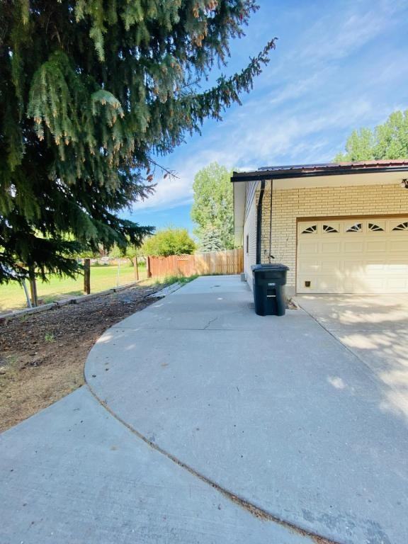 1920 Sabin Dr - Photo 4 of 32