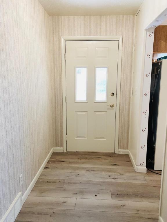 1920 Sabin Dr - Photo 5 of 32