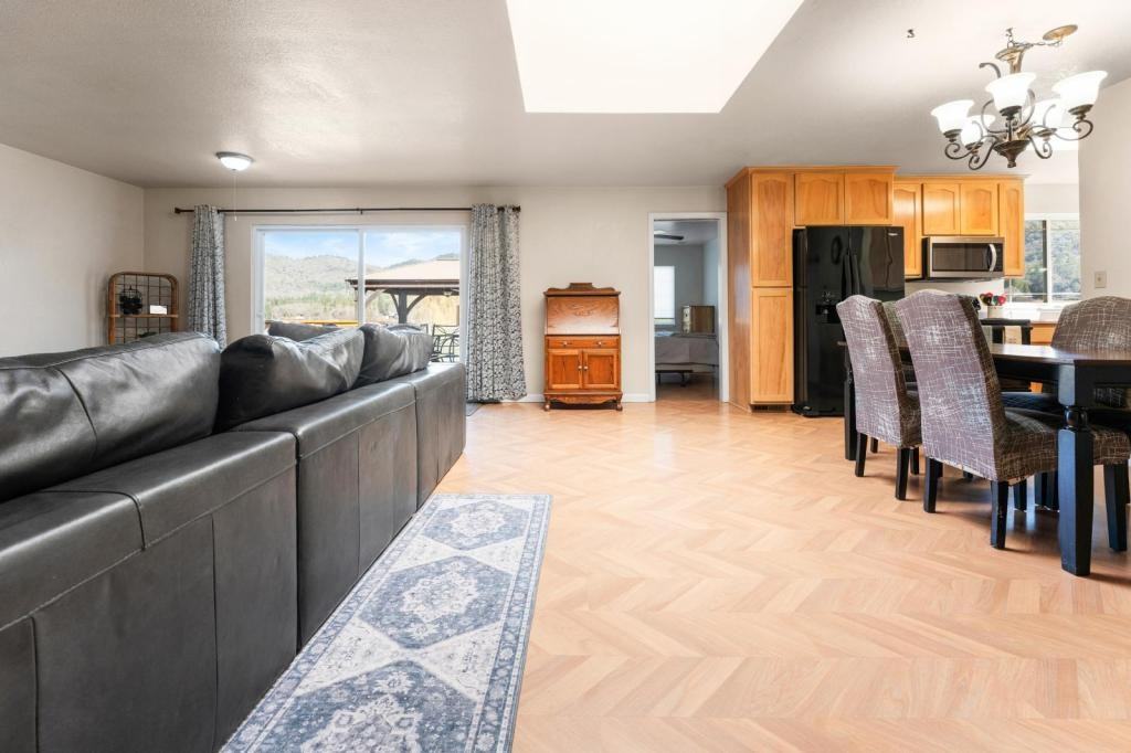 255 Foots Creek Rd - Photo 2 of 28