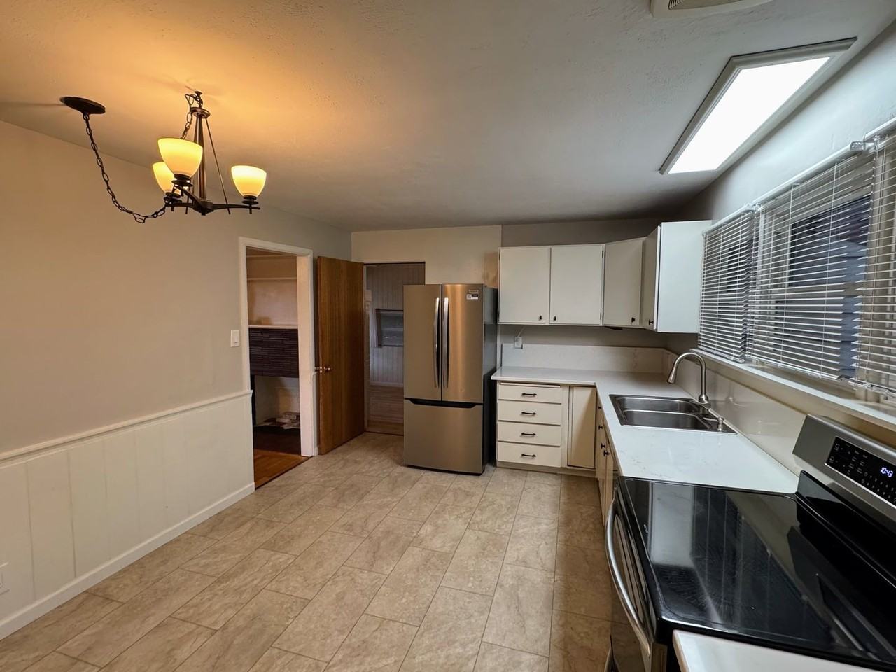 3460 Donald St - Photo 5 of 16