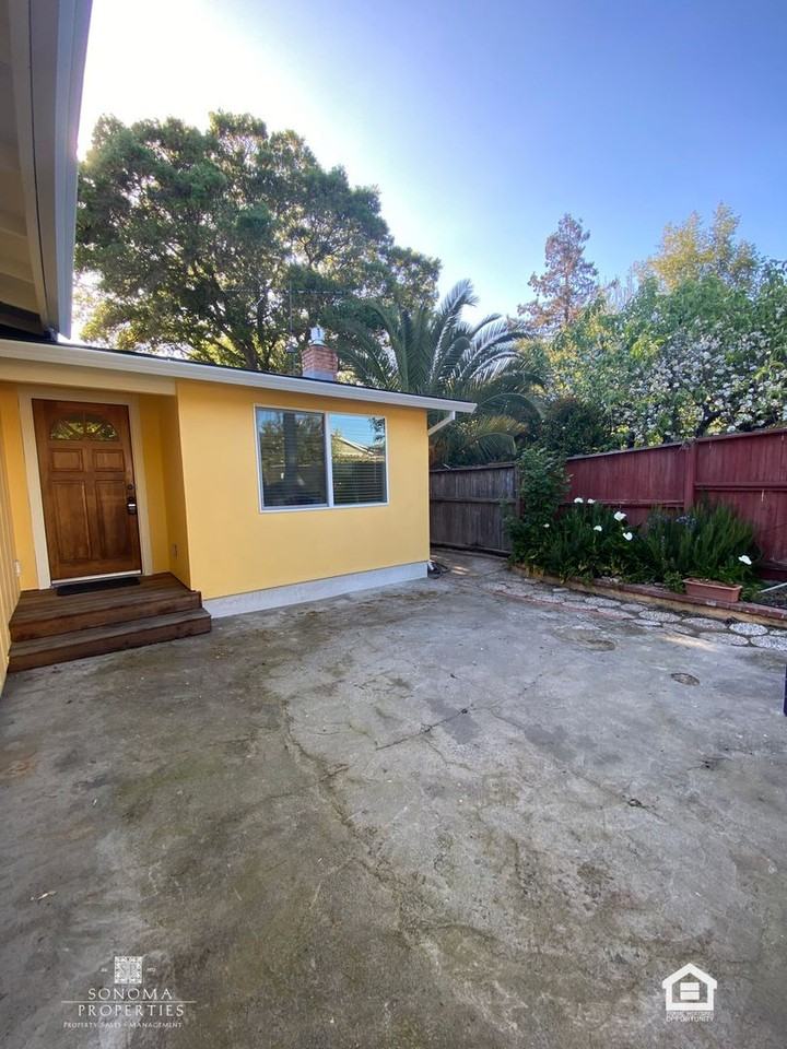 18626 Manzanita Road - Photo 2 of 32