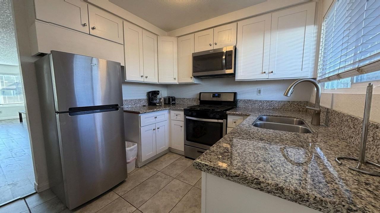 511 E Brockton Avenue - Photo 7 of 30