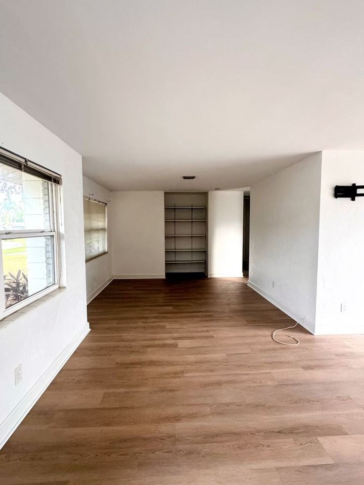 11382 80th Ave - Photo 3 of 10