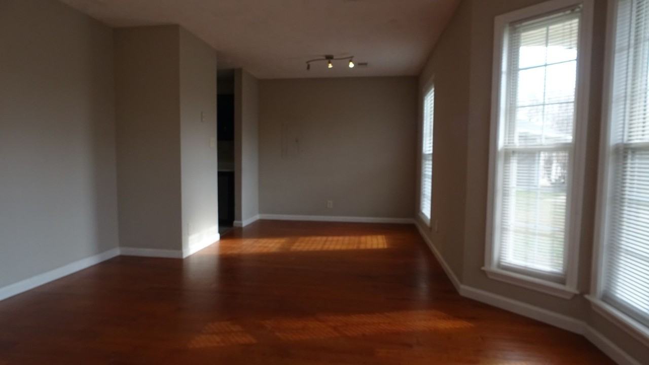 1062 Shadow Ridge Avenue - Photo 3 of 23