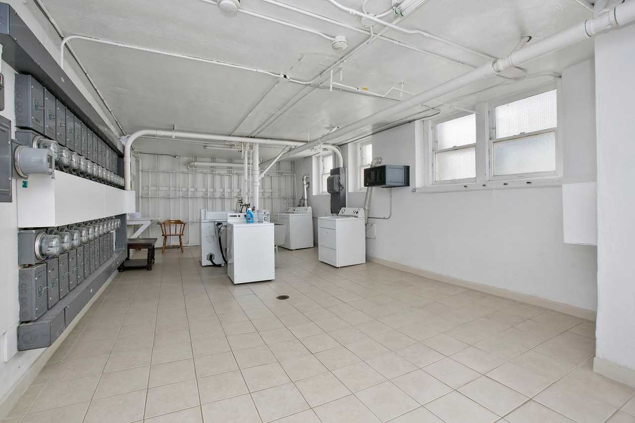 1435 West 31st St - Photo 2 of 4