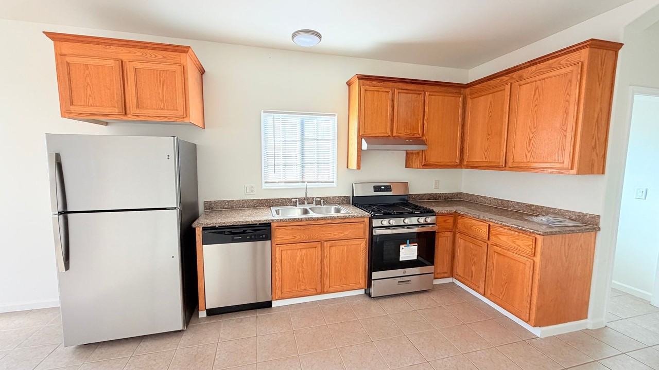 381 S 37th St - Photo 4 of 14