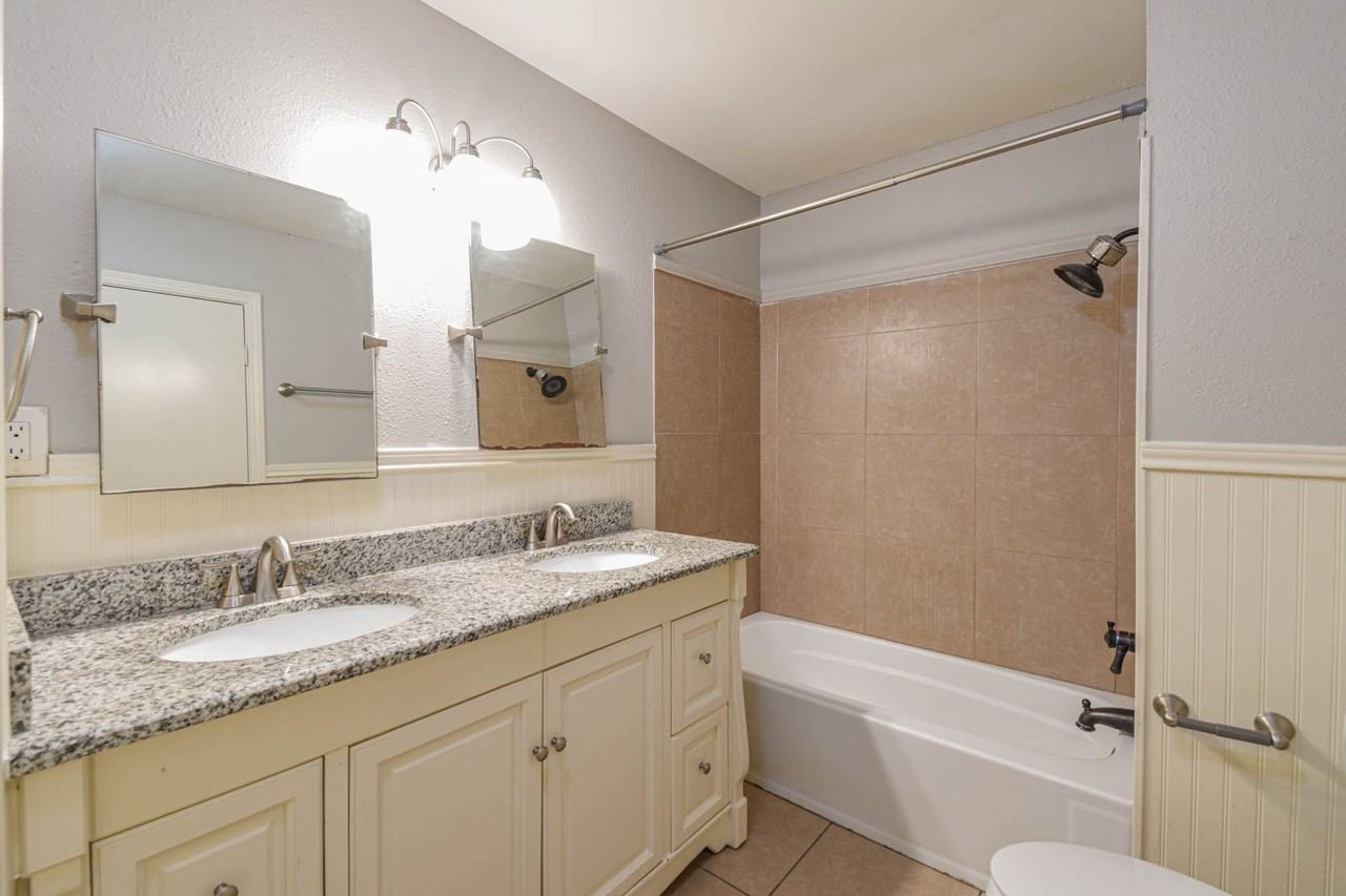 208 17th Ave N - Photo 3 of 21