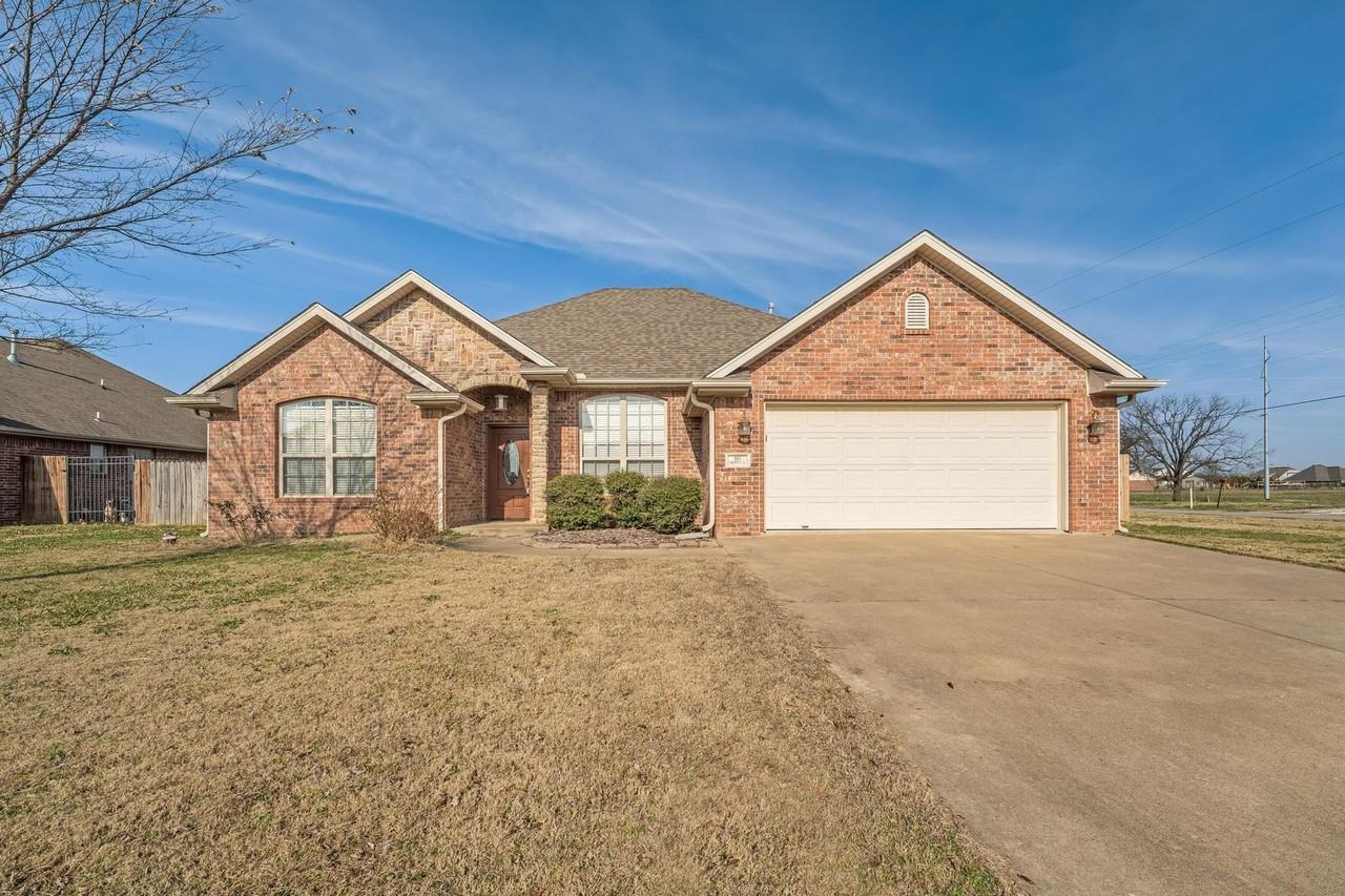 102 Skinner St - Photo 3 of 23