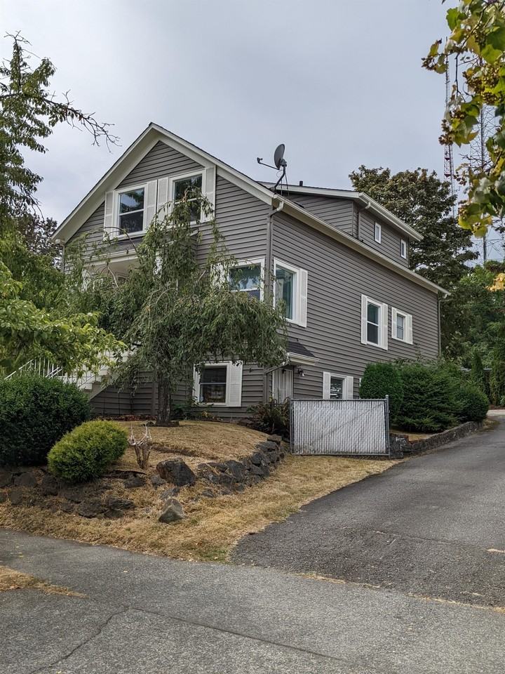 1631 21st Ave #B - Photo 2 of 17