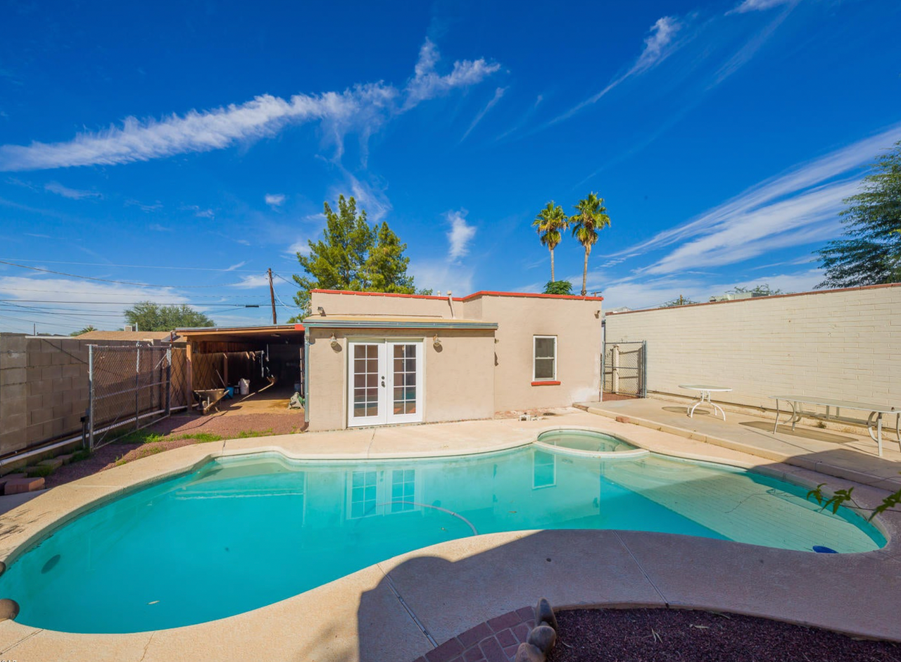 530 East Blacklidge Drive - Photo 2 of 18