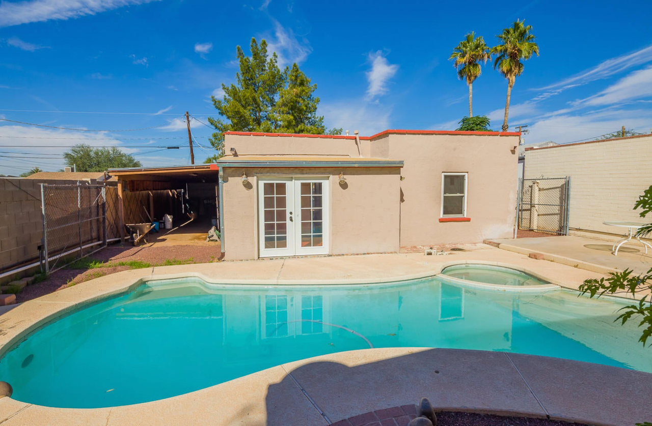 530 East Blacklidge Drive - Photo 4 of 18