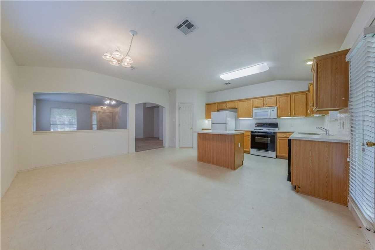 1106 Fossil Cove - Photo 7 of 25