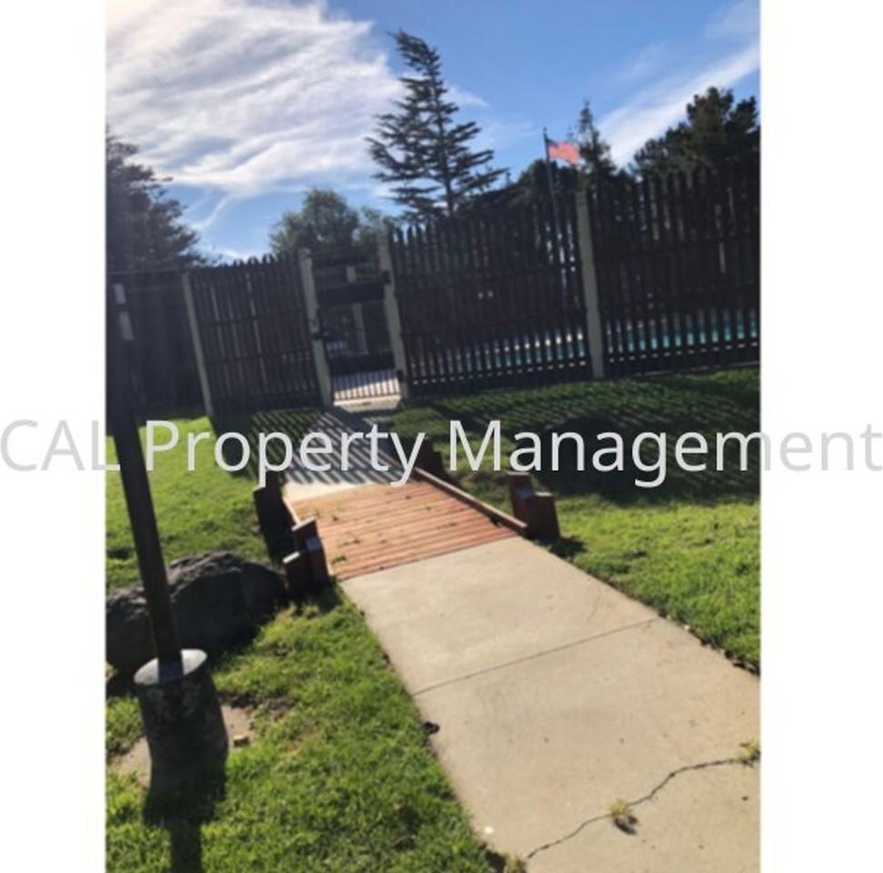 1823 Cherokee Dr - Photo 4 of 9