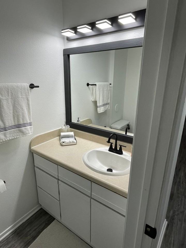 708 West Collins Street - Photo 3 of 19