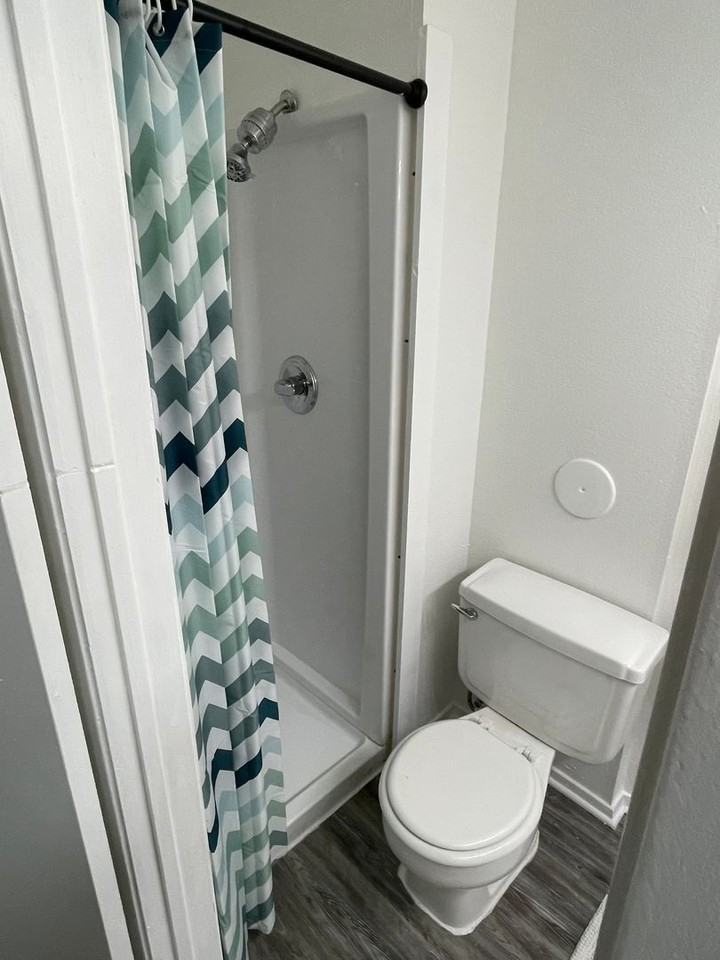 708 West Collins Street - Photo 4 of 19