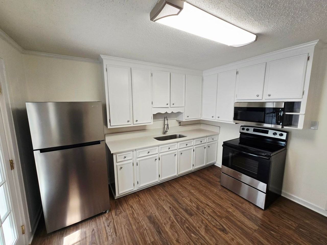 621 Grace Ave - Photo 4 of 17