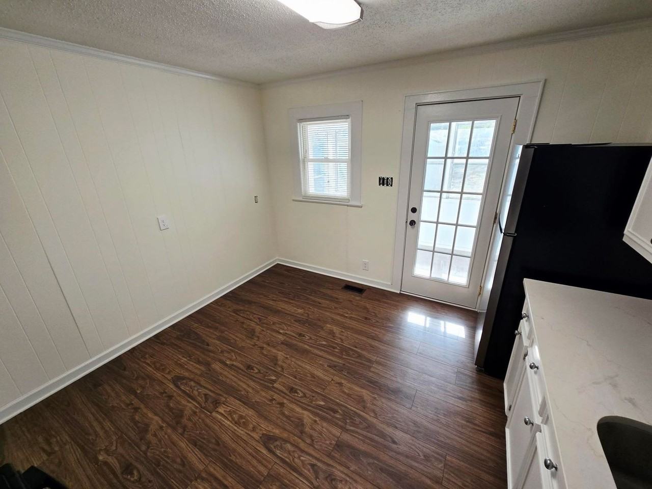 621 Grace Ave - Photo 6 of 17