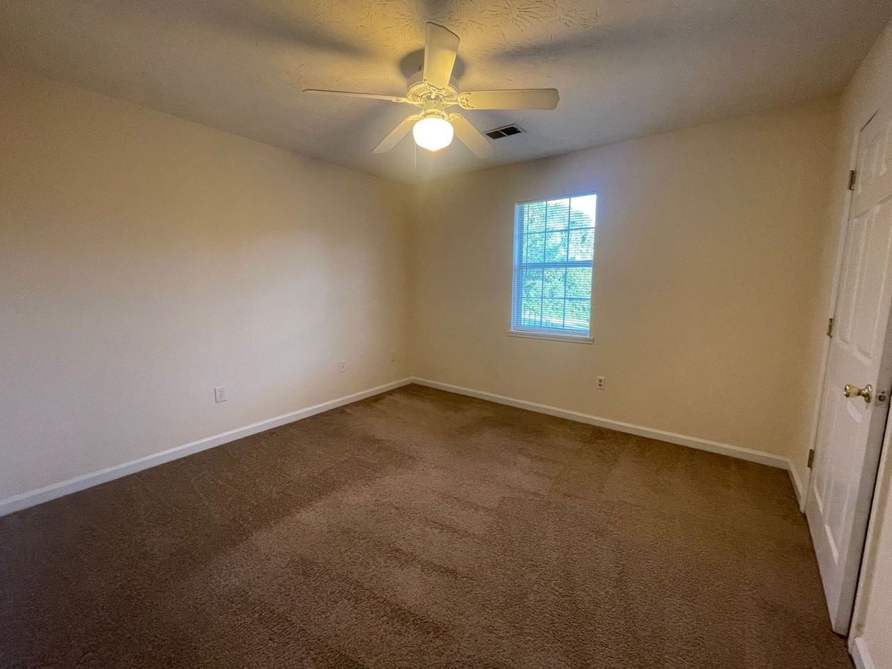 101 Hunters Run Rd - Photo 6 of 11