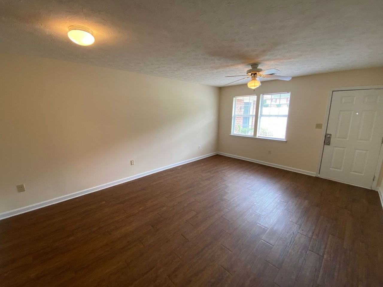 112 Hunters Run Rd - Photo 2 of 12