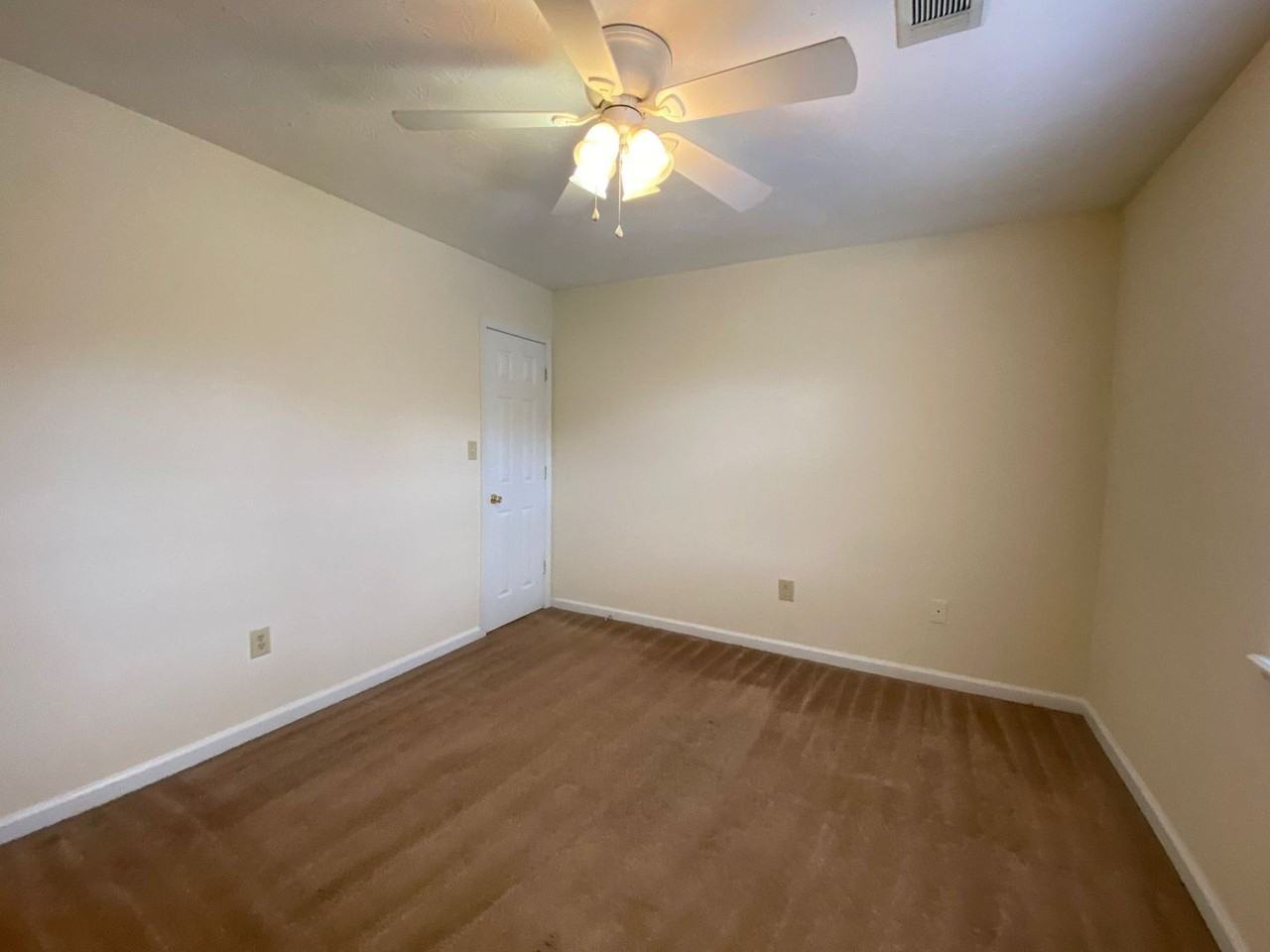 141 Hunters Run Rd - Photo 4 of 13