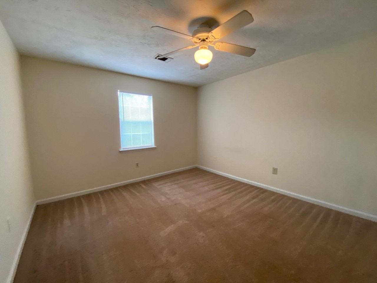 141 Hunters Run Rd - Photo 6 of 13